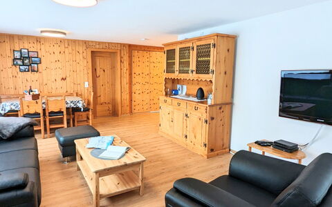 Bergdohle: Möbel, Tabelle, Gebäude, Fernsehen, Couch, Holz, Komfort, Flooring, Interior Design, Bücherregal