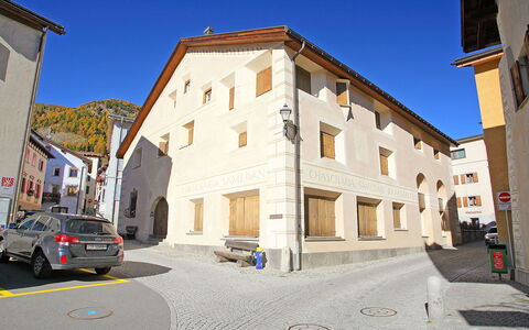 Chesa Chascharia 1: Nachbarschaft, \Stadt, Eigentum, Wohngebiet, Gebäude, Menschliche Siedlung, Haus, Strasse, Die Architektur, Grundeigentum