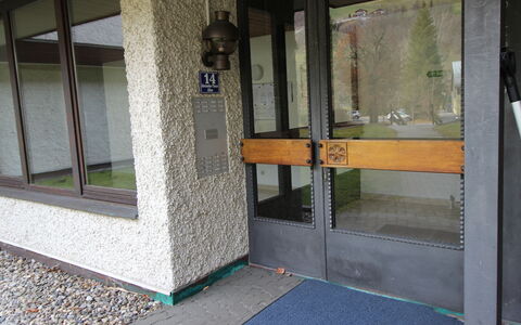 Bad Hofgastein 240: Gebäude, Fenster, Tür, Holz, Flooring, Schatten, Glas, Gas, Verbundwerkstoff