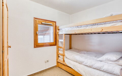 Saint Gervais 172: Zimmer, Bett, Eigentum, Schlafzimmer, Möbel, Wand, Grundeigentum, Bettdecke, Interior Design, Haus