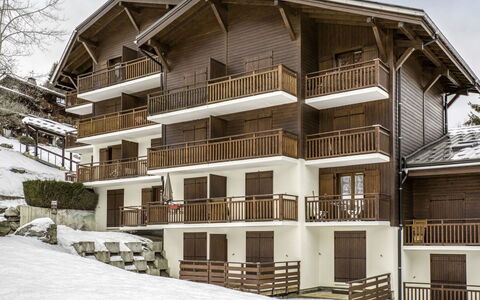 Saint Gervais 172: Himmel, Gebäude, Eigentum, Fenster, Schnee, Haus, Tür, Pflanze, Urban Design, Steigung