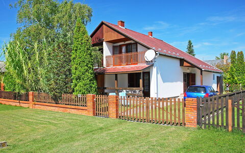 Betula: Himmel, Pflanze, Fenster, Gebäude, Zaun, Baum, Holz, Grundstueck, Haus, Hütte