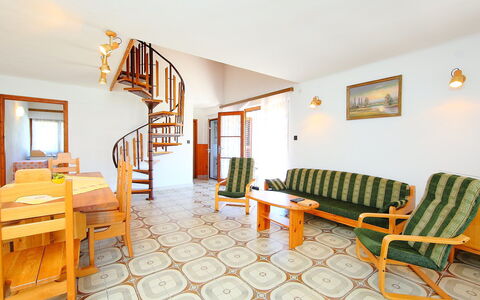 Betula: Zimmer, Eigentum, Möbel, Gebäude, Gelb, Interior Design, Haus, Fussboden, Grundeigentum, Wohnzimmer