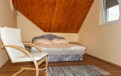 Balatonkeresztur 725: Möbel, Fenster, Komfort, Holz, Gebäude, Interior Design, Flooring, Fussboden, Bettrahmen, Holzbeize