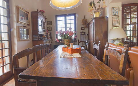 Villa Poggiobello: Zimmer, Esszimmer, Möbel, Gebäude, Eigentum, Tabelle, Küche & Esszimmer Tisch, Interior Design, Decke, Grundeigentum