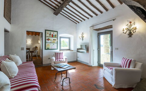 Bigiolo a Melazzano: Bilderrahmen, Möbel, Eigentum, Gebäude, Tabelle, Holz, Interior Design, Couch, Haus, Fussboden