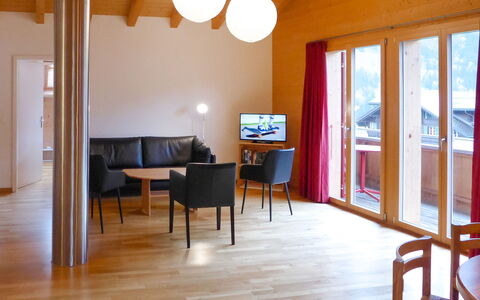 Chalet Almisgässli: Möbel, Tabelle, Gebäude, Stuhl, Couch, Holz, Interior Design, Zimmerpflanze, Die Architektur, Halle