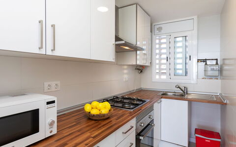 Clipper: Cabinetry, Countertop, Eigentum, Möbel, Spüle, Herd, Sinken, Küche, Küchengerät, Beleuchtung