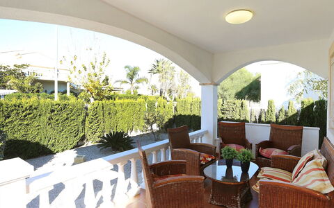 Miramar: Eigentum, Gebäude, Grundeigentum, Zimmer, Haus, Zuhause, Interior Design, Veranda, Estate, Terrasse