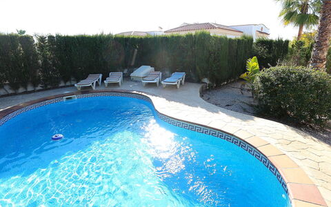 Miramar: Schwimmbad, Eigentum, Freizeit, Wasser, Grundeigentum, Haus, Gebäude, Urlaub, Resort, Villa