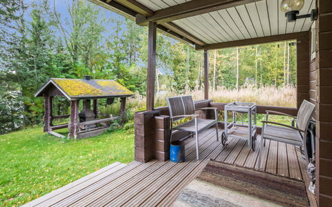 Aurinkoranta: Holz, Veranda, Möbel, Deck, Hartholz, Stuhl, Gartenmöbel, Holzboden, Holzbeize, Schatten