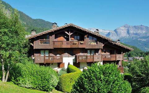 Les Hauts des Chavants: Himmel, Berg, Pflanze, Gebäude, Eigentum, Grün, Baum, Natürliche Landschaft, Haus, Grundstueck