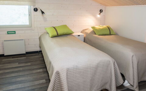 Villa Vuosseli C 1: Fussboden, Flooring, Wand, Interior Design, Holz, Decke, Möbel, Schlafzimmer, Zimmer, Bett
