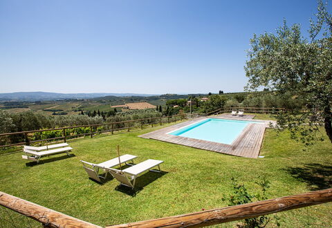 Arturo: Pflanze, Himmel, Wasser, Schwimmbad, Schatten, Baum, Gras, Grundstueck, Gartenmöbel, Rechteck