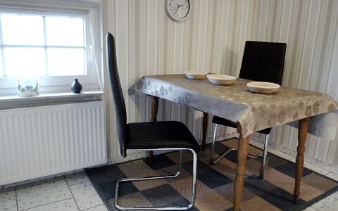 Hage 300: Möbel, Zimmer, Schreibtisch, Tabelle, Eigentum, Fussboden, Interior Design, Stuhl, Gebäude, Kaffetisch