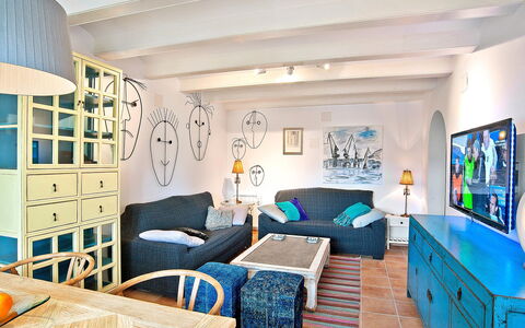 Cofitsa: Zimmer, Möbel, Eigentum, Interior Design, Blau, Gebäude, Wohnzimmer, Haus, Tabelle, Grundeigentum