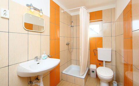 Apricot: Badezimmer, Eigentum, Zimmer, Orange, Gelb, Interior Design, Die Architektur, Grundeigentum, Gebäude, Haus