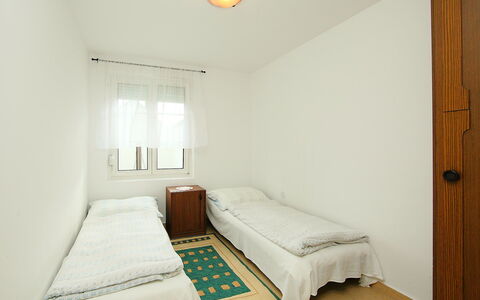 Apricot: Bett, Zimmer, Möbel, Schlafzimmer, Eigentum, Fussboden, Bettdecke, Bettrahmen, Matratze, Bedding