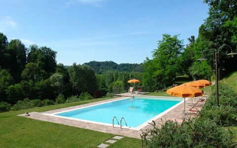 La Gora: Schwimmbad, Eigentum, Gras, Haus, Freizeit, Estate, Grundeigentum, Gebäude, Villa, Urlaub