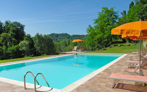 La Gora: Schwimmbad, Eigentum, Freizeit, Grundeigentum, Resort, Urlaub, Haus, Gebäude, Estate, Villa