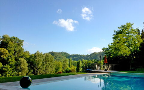 La Gora: Wasser, Wolke, Himmel, Wasservorräte, Pflanze, Natur, Schatten, Natürliche Landschaft, Baum, Schwimmbad