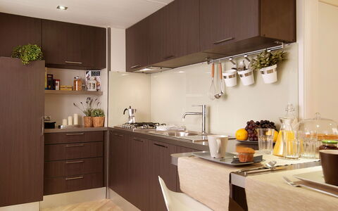 Castiglione della Pescaia 125: Countertop, Cabinetry, Eigentum, Holz, Küche, Interior Design, Flooring, Fussboden, Herd