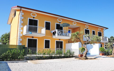 Casale Cilento: Pflanze, Himmel, Gebäude, Fenster, Tür, Baum, Haus, Schatten, Grundstueck, Hütte