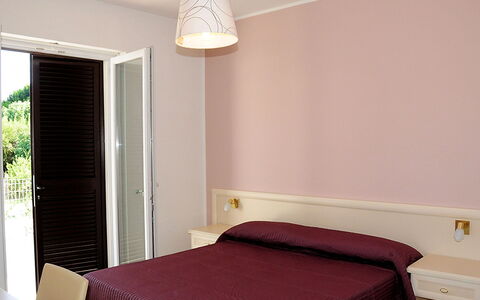 Casale Cilento: Schlafzimmer, Zimmer, Möbel, Bett, Eigentum, Interior Design, Bettdecke, Decke, Wand, Bettrahmen