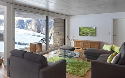 Sera Lodge Brunegghorn 160.1: Wohnzimmer, Möbel, Zimmer, Interior Design, Eigentum, Gebäude, Couch, Haus, Zuhause, Decke