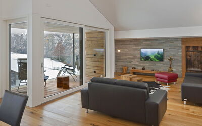 Sera Lodge Bietschhorn 160.4: Möbel, Couch, Komfort, Holz, Schatten, Flooring, Fussboden, Wohnzimmer, Studio Couch, Halle