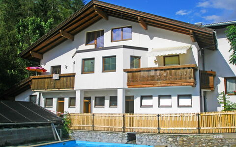 Ferien 1: Gebäude, Himmel, Eigentum, Fenster, Pflanze, Wasser, Wolke, Haus, Baum, Holz
