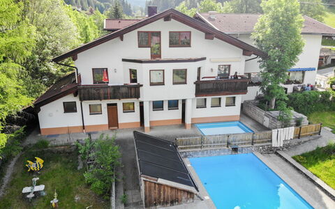 Ferien 1: Pflanze, Gebäude, Wasser, Eigentum, Fenster, Baum, Grün, Haus, Schwimmbad, Die Architektur
