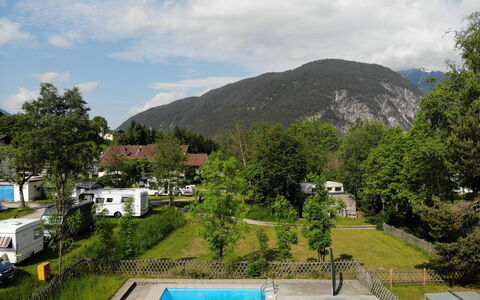 Ferien 1: Wolke, Himmel, Pflanze, Wasser, Eigentum, Gebäude, Natur, Baum, Berg, Schwimmbad