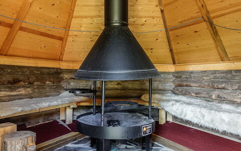 Itätullinkievari: Holz, Hütte, Blockhaus, Wald, Schuppen, Gartenbauten, Lärche, Wald, Holzbeize