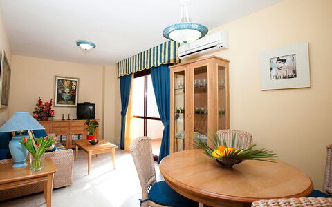 Calpe Calp 958: Zimmer, Eigentum, Möbel, Interior Design, Gebäude, Gelb, Haus, Grundeigentum, Wohnzimmer, Tabelle