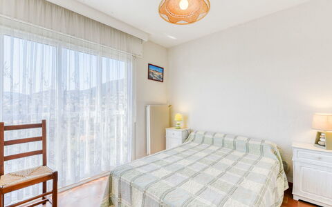 Cavalaire 158: Schlafzimmer, Bett, Möbel, Zimmer, Eigentum, Bettdecke, Bedding, Bettrahmen, Interior Design, Wand
