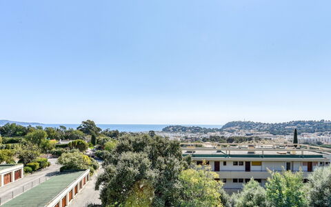 Cavalaire 158: Eigentum, Himmel, Wohngebiet, Grundeigentum, Die Architektur, Haus, Gebäude, Baum, Dach, Stadtgebiet