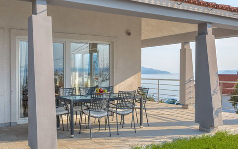 Senj: Eigentum, Gebäude, Haus, Grundeigentum, Veranda, Zuhause, Tabelle, Möbel, Tür, Zimmer
