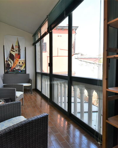 Valier: Möbel, Gebäude, Couch, Tabelle, Bilderrahmen, Komfort, Interior Design, Fussboden, Haus, Holz