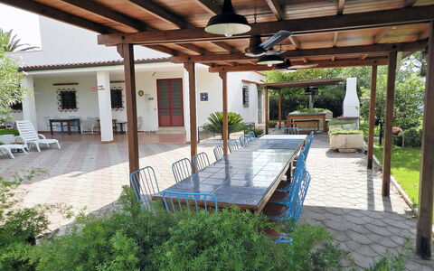 Giuga: Eigentum, Gebäude, Haus, Pergola, Grundeigentum, Terrasse, Veranda, Estate, Zuhause, Hinterhof