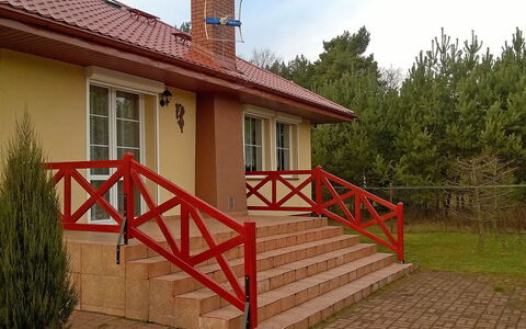Smołdziński Las: Eigentum, Haus, Zuhause, Gebäude, Treppe, Hütte, Grundeigentum, Dach, Geländer, Veranda