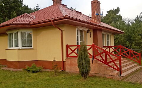 Smołdziński Las: Pflanze, Gebäude, Fenster, Himmel, Eigentum, Baum, Haus, Holz, Gras, Grundstueck