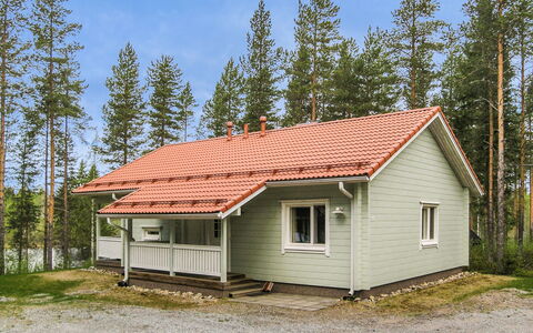 Yläneuvola Lanssi: Möbel, Interior Design, Flooring, Fussboden, Tabelle, Decke, Küche & Esszimmer Tisch, Beleuchtung, Stuhl, Zuhause