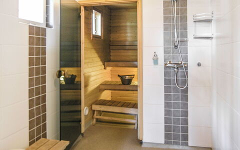Yläneuvola Lanssi: Möbel, Interior Design, Flooring, Fussboden, Tabelle, Decke, Küche & Esszimmer Tisch, Beleuchtung, Stuhl, Zuhause
