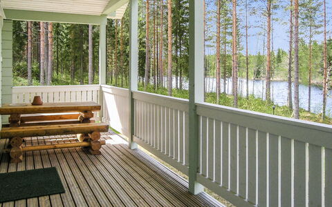 Yläneuvola Lanssi: Möbel, Interior Design, Flooring, Fussboden, Tabelle, Decke, Küche & Esszimmer Tisch, Beleuchtung, Stuhl, Zuhause