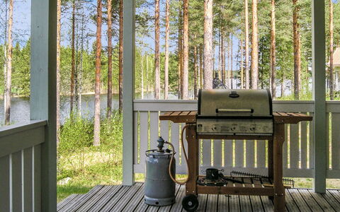 Yläneuvola Lanssi: Möbel, Interior Design, Flooring, Fussboden, Tabelle, Decke, Küche & Esszimmer Tisch, Beleuchtung, Stuhl, Zuhause