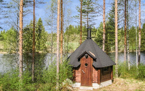 Yläneuvola Lanssi: Möbel, Interior Design, Flooring, Fussboden, Tabelle, Decke, Küche & Esszimmer Tisch, Beleuchtung, Stuhl, Zuhause