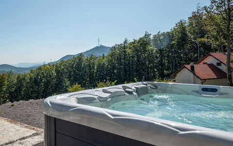 Vršak: Himmel, Wasser, Schwimmbad, Gebäude, Jacuzzi, Holz, Jacuzzi, Rechteck, Gartenmöbel, Haus
