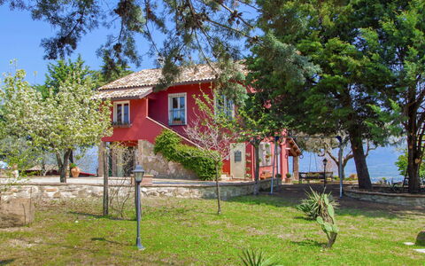 Agriturismo la Casetta di Chiara: Pflanze, Himmel, Eigentum, Gebäude, Fenster, Baum, Grundstueck, Haus, Biome, Gras