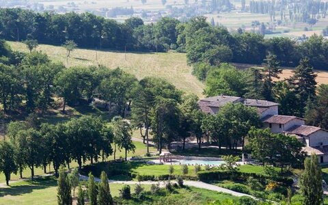 Villa Gubbio: Natürliche Landschaft, Baum, Bergstation, Wohngebiet, Landschaft, Himmel, Ländliches Gebiet, Gras, Estate, Hügel